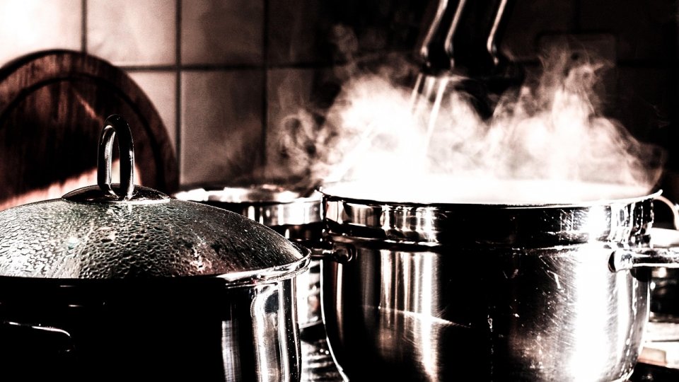 Buzoianu: Suntem în discuţii cu Ministerul Sănătăţii pentru a putea să scriem normele de aplicare pentru Legea Mirosului