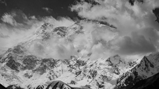 Al 11-lea „optmiar”: Horia Colibăşanu şi ascensiunea pe Nanga Parbat: urcuş printre căderi de pietre şi 47 de grade la coborâre