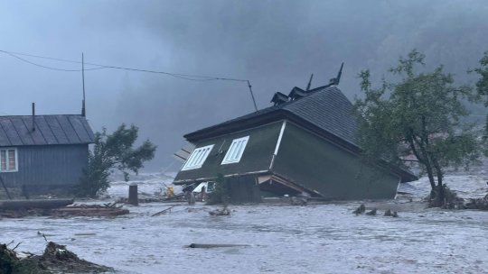 Viituri devastatoare în județul Suceava: 41 de persoane evacuate, drumuri blocate și poduri distruse