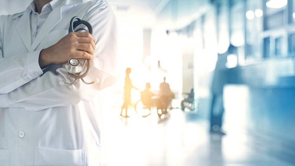Vâlcea: Percheziţii la Spitalul Judeţean într-un dosar de corupţie; vizaţi sunt medicii de la Neuropsihiatrie Infantilă