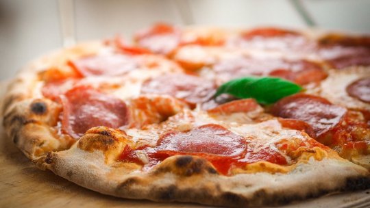 Taxă neobișnuită la un restaurant: A perceput un cost suplimentar pentru o pizza fără roșii