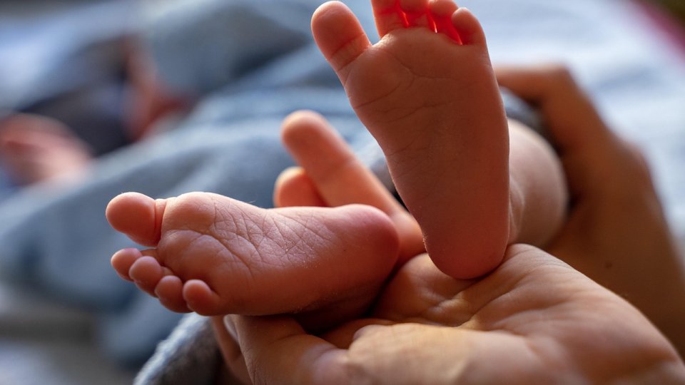 68 de copii părăsiţi în spitale în primul trimestru din 2025, mai mulţi decât anul trecut