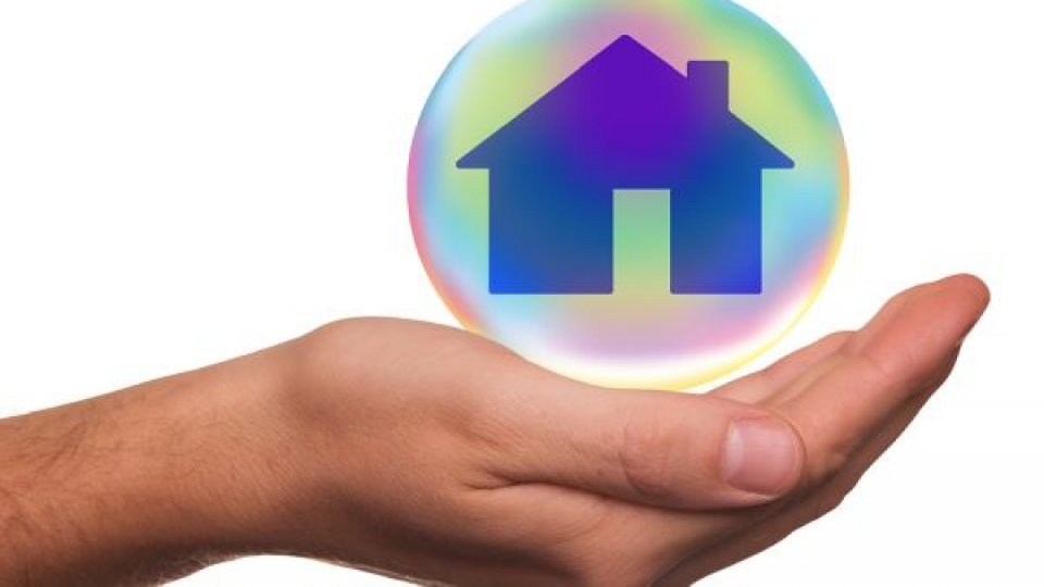 Inundațiile din Broșteni readuc în discuție importanța asigurării locuințelor