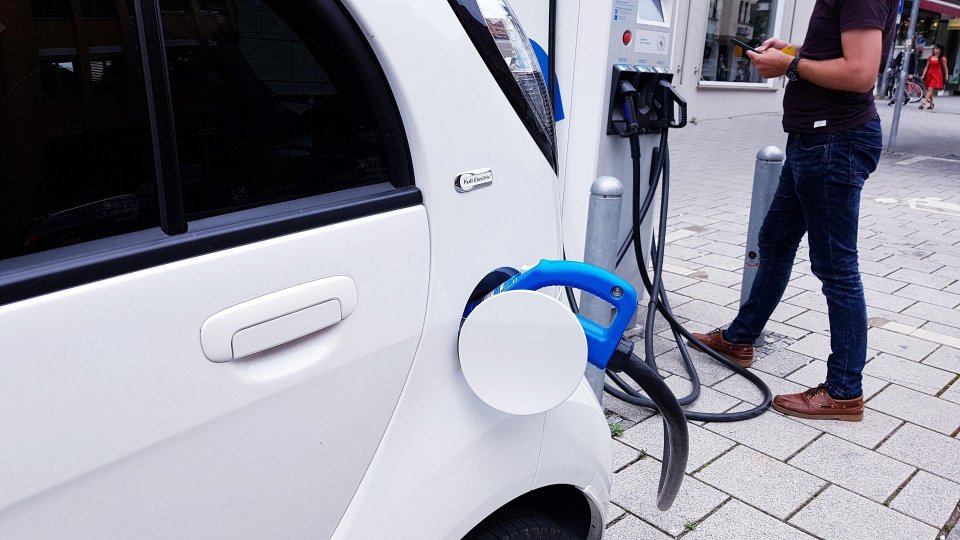 Programul „Rabla” va aduce un stimulent de 18.500 lei pentru maşinile nepoluante