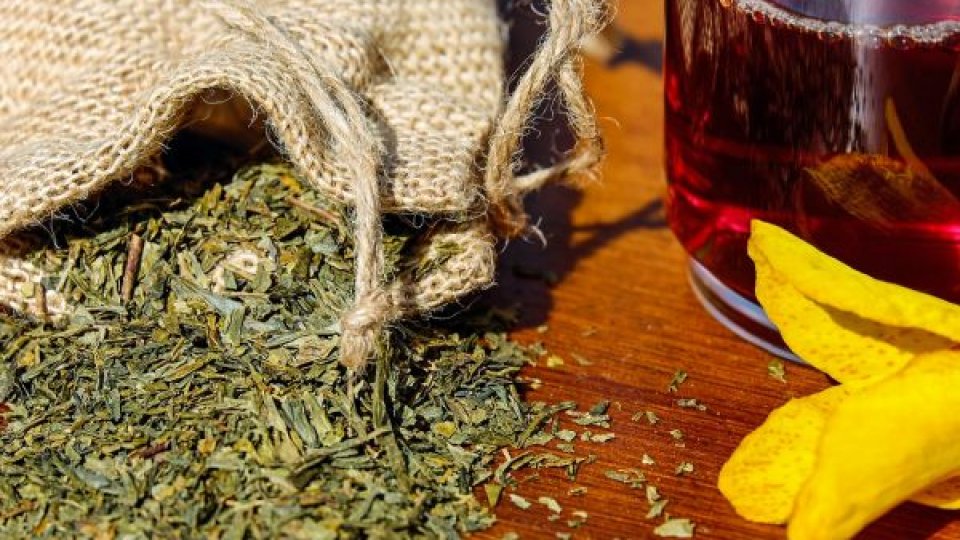 Plante aromatice pentru iarnă: Cum să le usuci corect