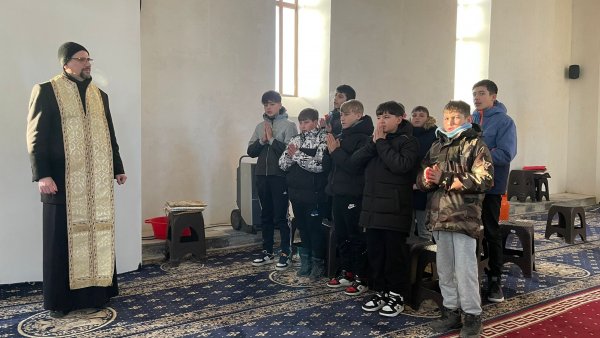 Ora de Religie – o lecție vie în Biserica „Sfinții Arhangheli Mihail și Gavriil” din satul Deleni, Bacău