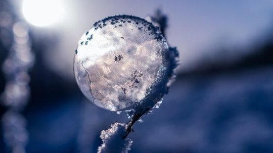 Meteorologii anunță un val de frig persistent și polei pe întreg teritoriul României, până miercuri dimineața