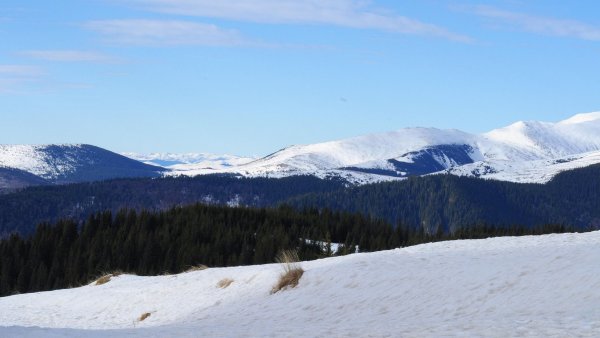 Risc major de avalanşă în Carpaţii Meridionali. Avertizare pentru evitarea zonelor înalte