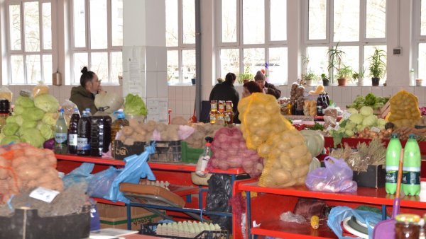 Legumele românești ajung mai târziu în piețe din cauza vremii nefavorabile