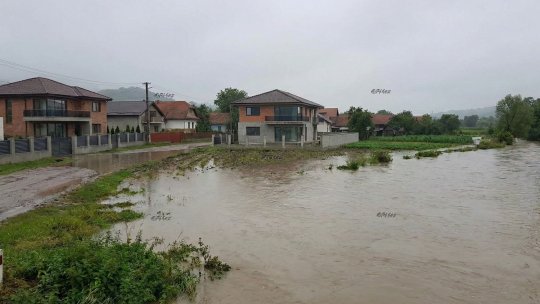 Topirea zăpezii provoacă inundații în gospodării din Giurgiu și restricții de trafic