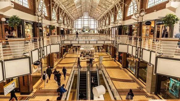 Atenție la ce cumpărăm: Cosmeticele și jucăriile pot ascunde riscuri pentru sănătate