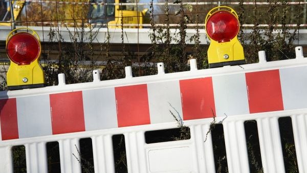 Trafic rutier restricțiionat pe un drum județean din Argeș, din cauza alunecărilor de teren