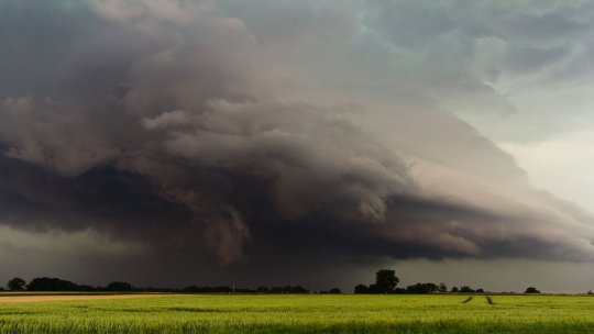 Atenționare meteo de vreme rece şi precipitaţii mixte în toată țara, până joi