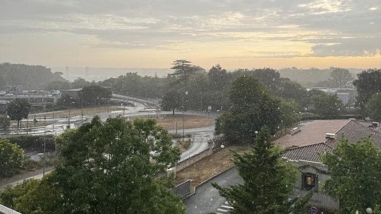 Ploi și temperaturi în scădere, anunțate de meteorologi pentru următoarele zile