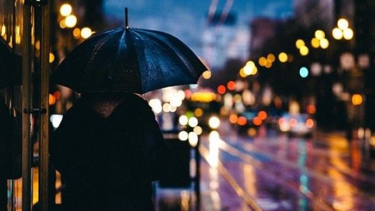 Avertizări meteo de ploi și vânt, valabilă în toată țara, până sâmbătă