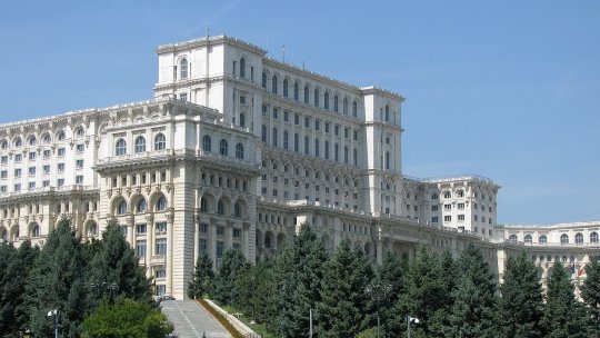 Prima moţiune de cenzură cu care s-a confruntat Guvernul Bolojan a fost respinsă de Parlament (sinteză)