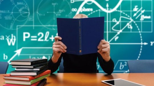 Guvernul va adopta joi, prin OUG, creşterea salariilor personalul didactic cu 1.000 de lei brut